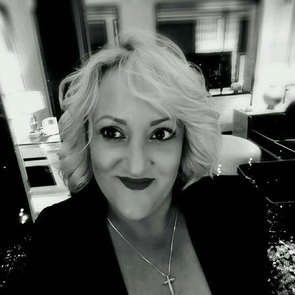 Meet your Posher, Sarah - Picture 1 of 1